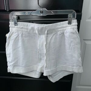 Never worn white pull on shorts size S by Old Navy